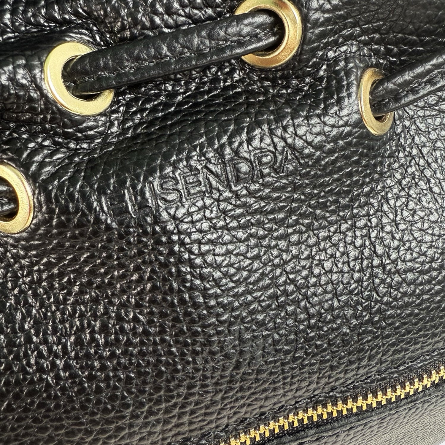 Borsa a spalla Pandora Nera Pelle Martellata Oro